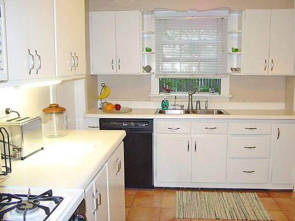 2nd image of 909 Greenwood Ave