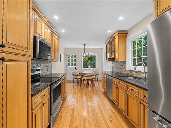 3rd image of 254 Farrington Avenue