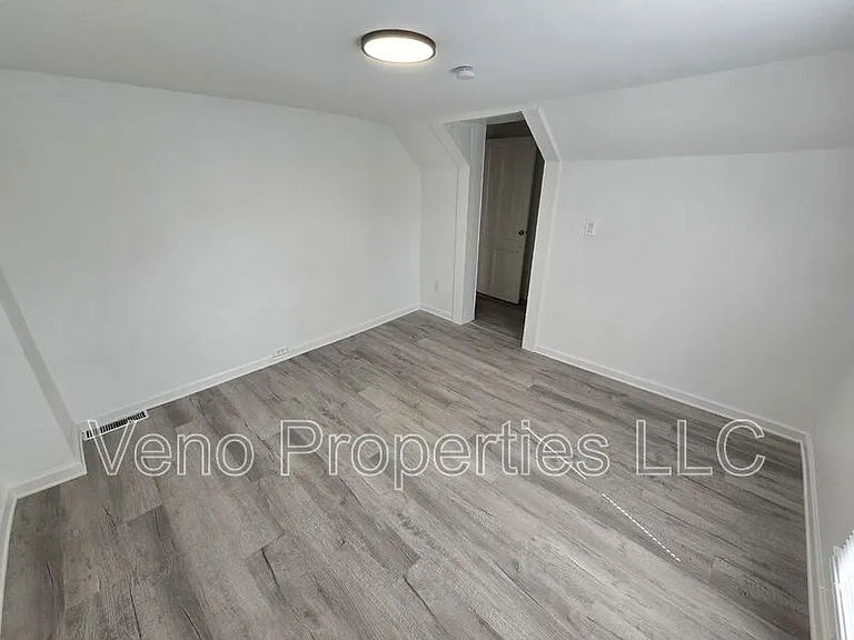 133 Bay St #A — Photo 17