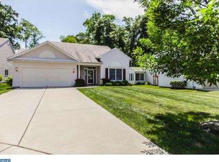 1 Hedge Row Ct, Columbus, NJ 08022