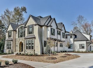 836 Huntington Park Dr, Charlotte, NC 28211