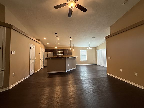 4th image of 233 Croft Cir