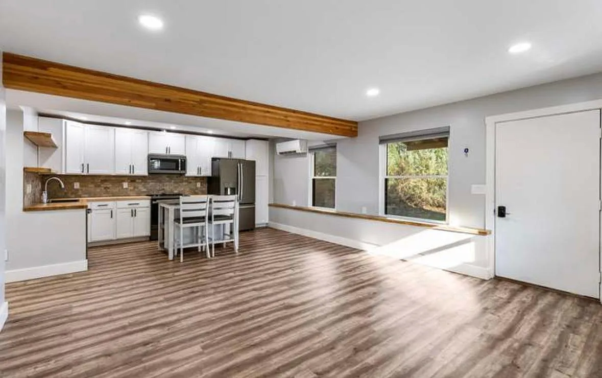 622 NW Lincoln St — Photo 2