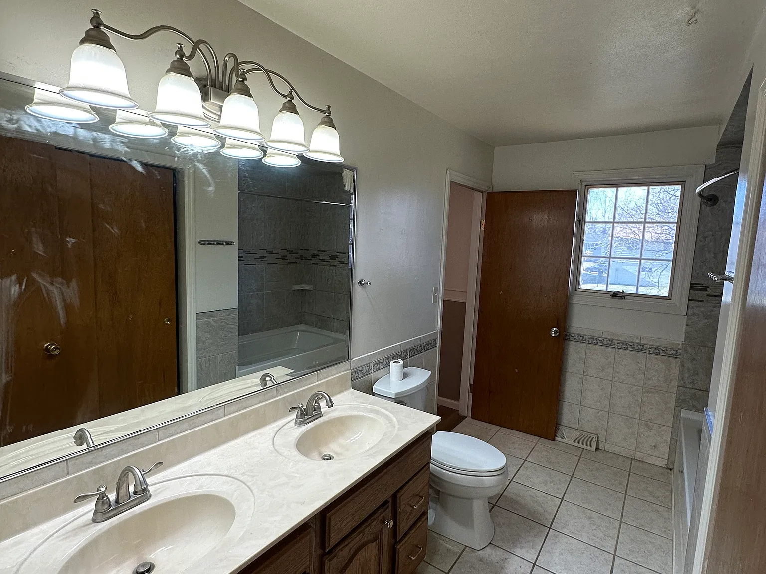 3821 N Laramie St — Photo 4