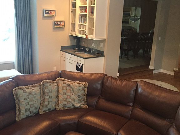 Great Room - Wet Bar