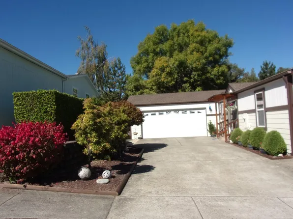 381 Knoll Terrace Dr, Canyonville, OR 97417