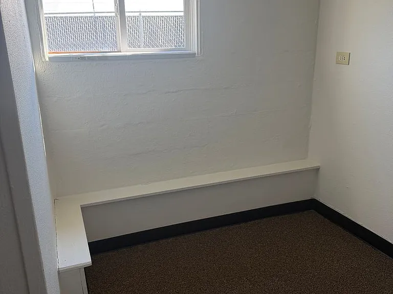 2128 W Broadway Ave — Photo 2