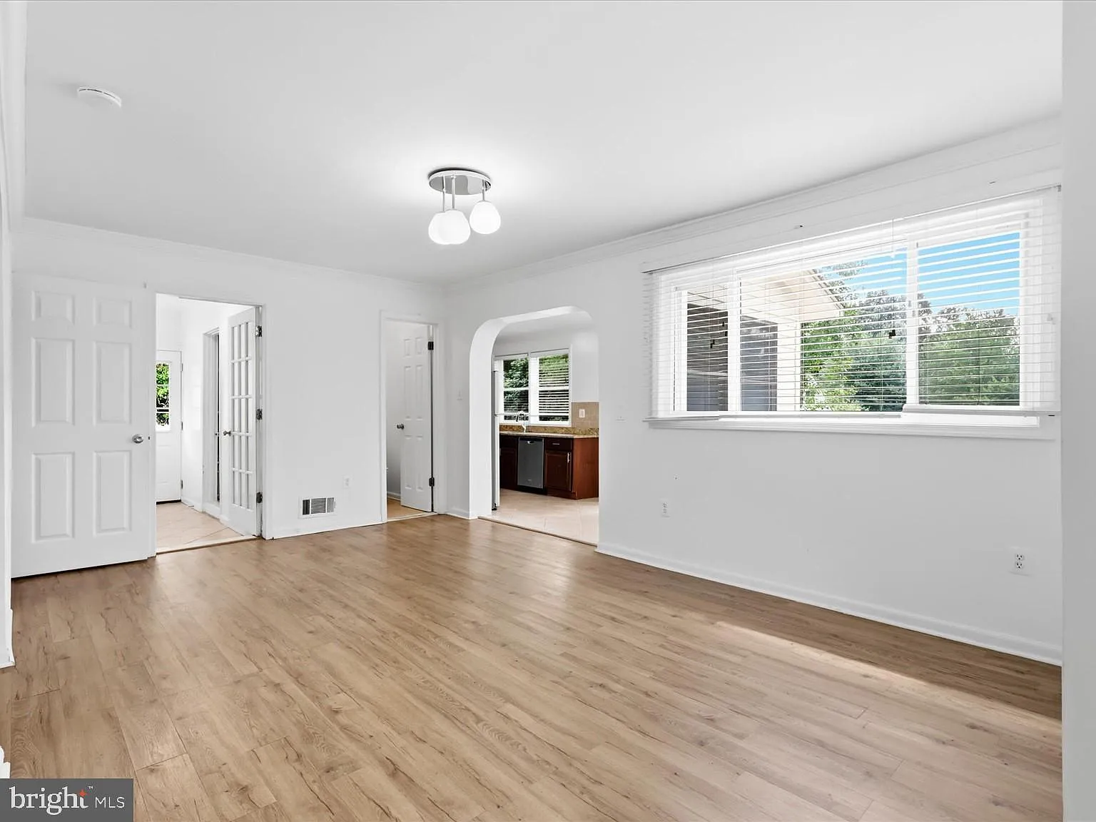 4 bed, 2.5 bath, 1900 sqft, $3,750 — Photo 4