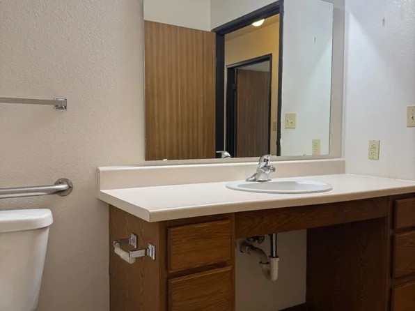 3302 12th St S, Moorhead, MN