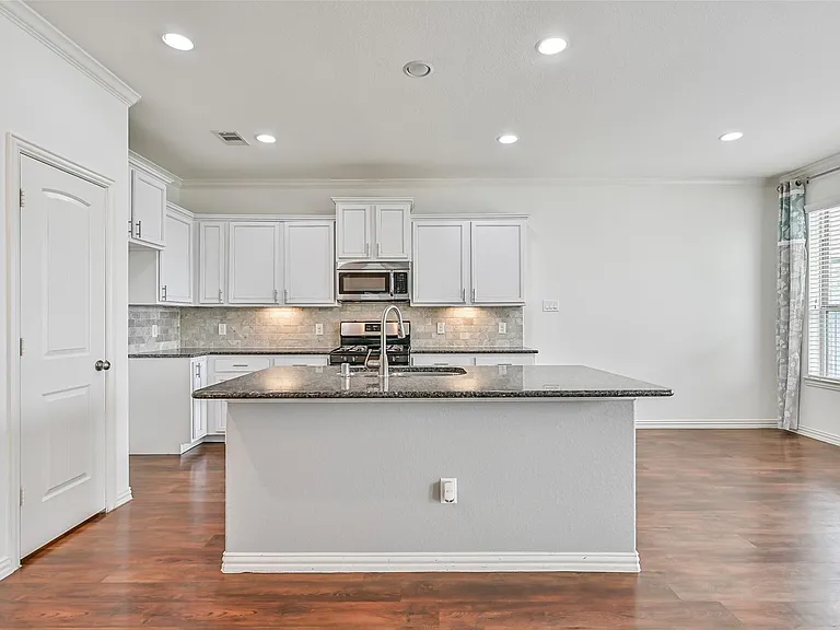 4511 Apple Point Ln — Photo 9