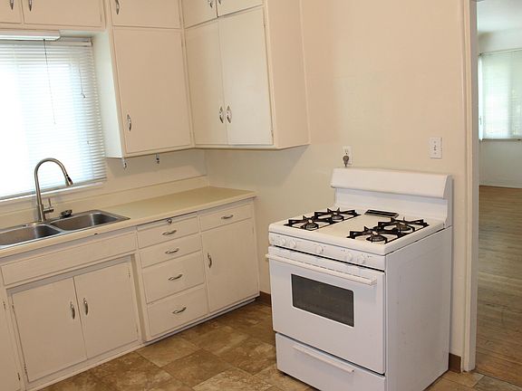 5th image of 201 Adams St NE #C