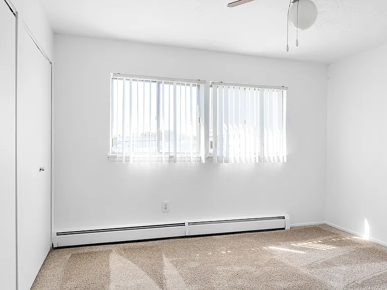 Dearborn Club Apartments — Photo 9