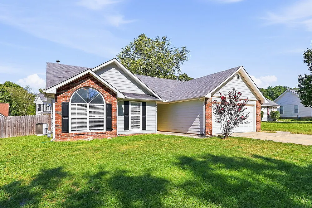 3 bed, 2.0 bath, 1125 sqft, $1,895 — Photo 2