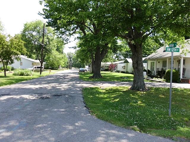 2nd image of 1016 Bryan St