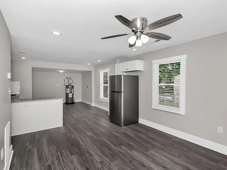 908 Fairway Dr NW — Photo 16