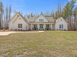 174 Fallen Oaks Dr, Brandon, MS 39047