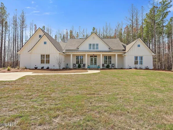 174 Fallen Oaks Dr, Brandon, MS 39047