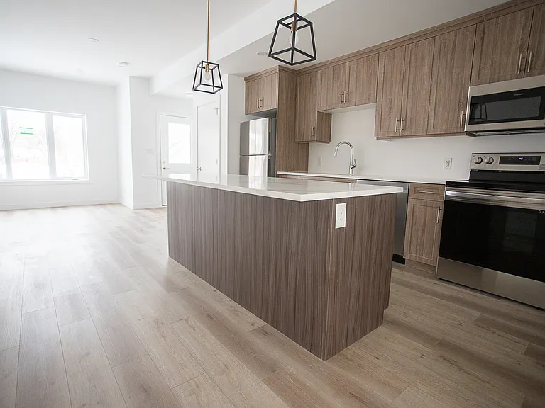 154 A Perth Ave #1 — Photo 5