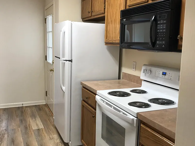 375 Grand Point Dr #F — Photo 5