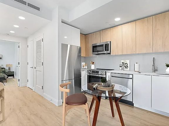 3rd image of 300 W 136th St #5D