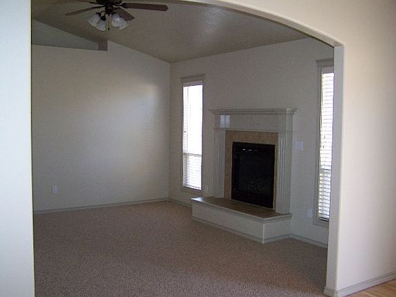 4th image of 455 Carswell