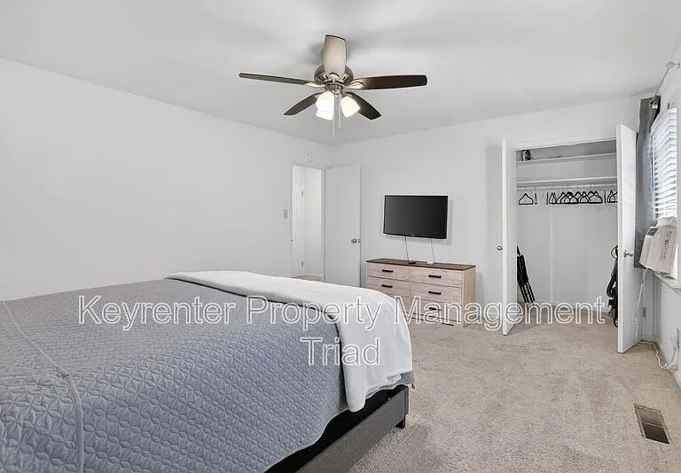 115 S Mendenhall St #C — Photo 14