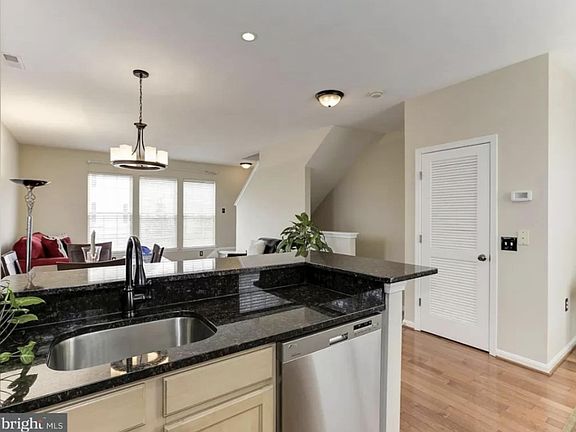 5th image of 23158 Blackthorn Sq