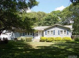 305 S Bay Ave, Islip, NY 11751