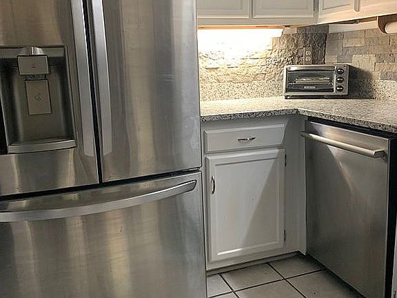 5th image of 4004 Foxwood Dr