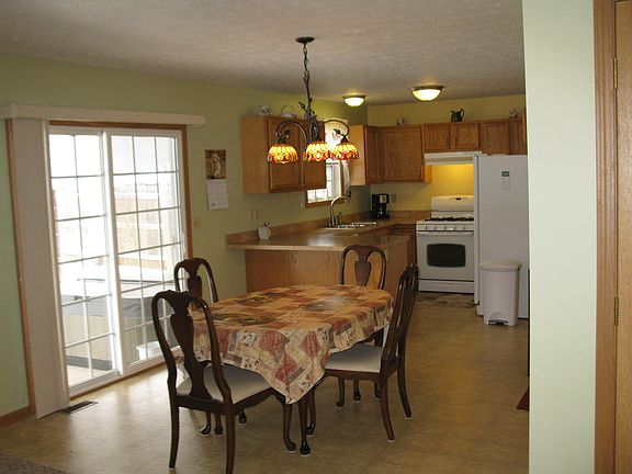 4th image of 6178 Apple St NE