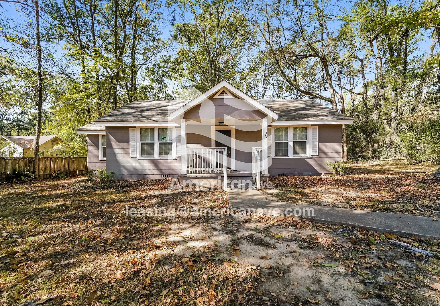 4 bed, 1.0 bath, 1401 sqft, $772 — Photo 1