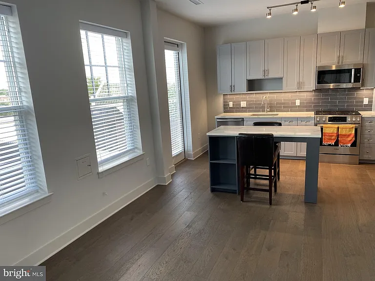 6803 Cameron #Penthouse 3 — Photo 31