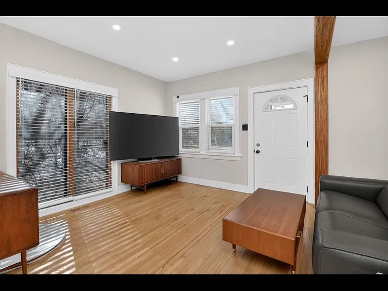 24 S Huffman St — Photo 2