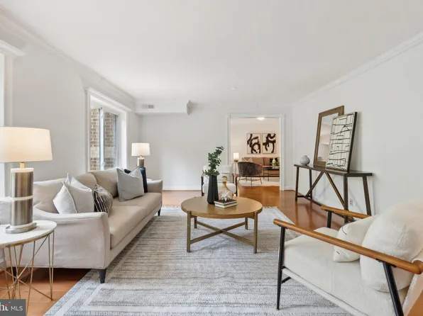 8370 Greensboro Dr APT 222, Mc Lean, VA 22102