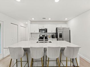 6019 Woods Edge Cir, Riviera Beach, FL 33410