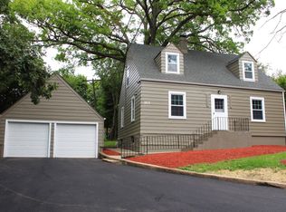 313 Hollywood Ct, South Elgin, IL 60177