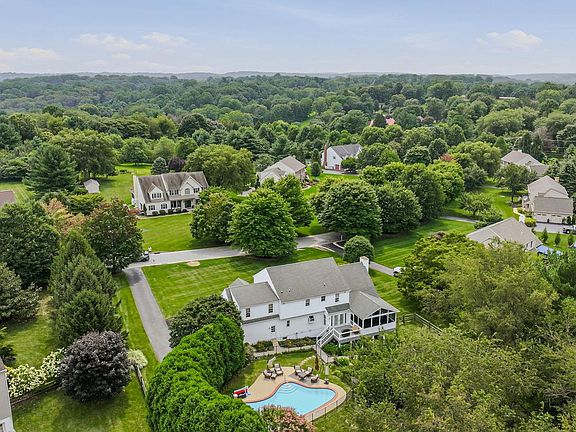 3rd image of 107 Stonegate Dr