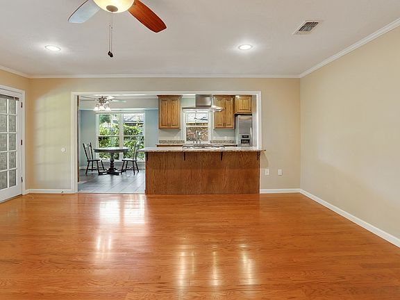 3rd image of 5619 Estelle Dr