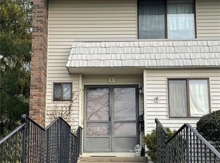 1 Holly Ct #1, Cromwell, CT 06416