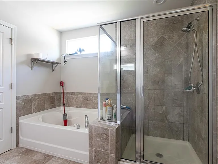 302 Pebblestone Ln — Photo 27