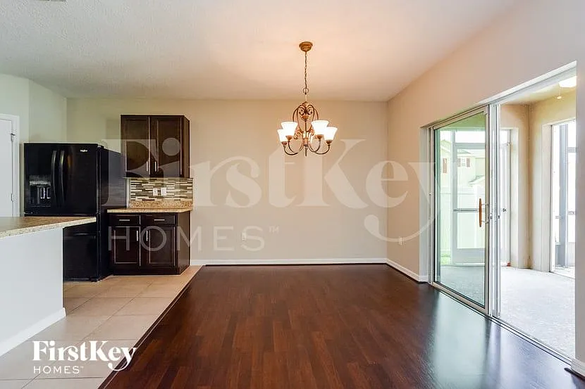 4 bed, 2.0 bath, 1867 sqft, $2,285 — Photo 4