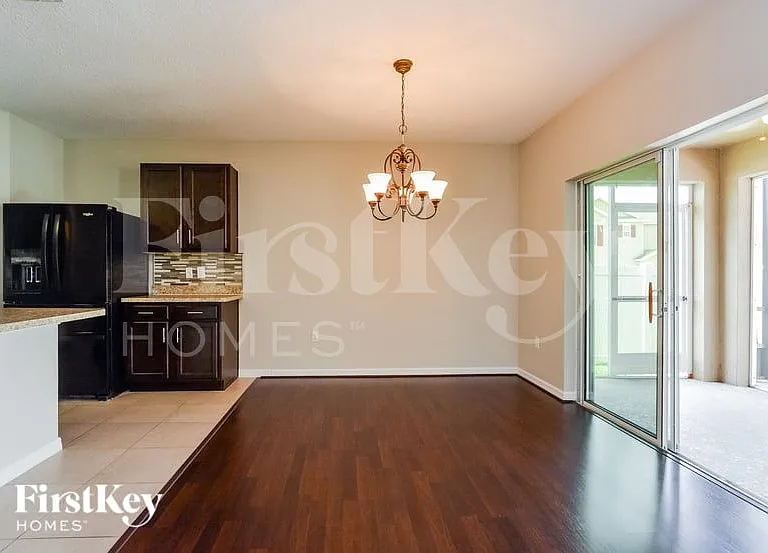 915 Freedom Blvd — Photo 4