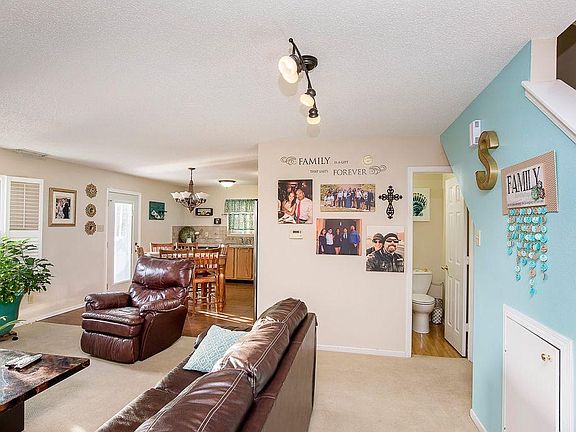 3rd image of 14726 Fawn Hollow Ln