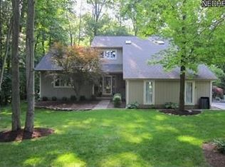 19123 Elizabeth Ln, Aurora, OH 44202