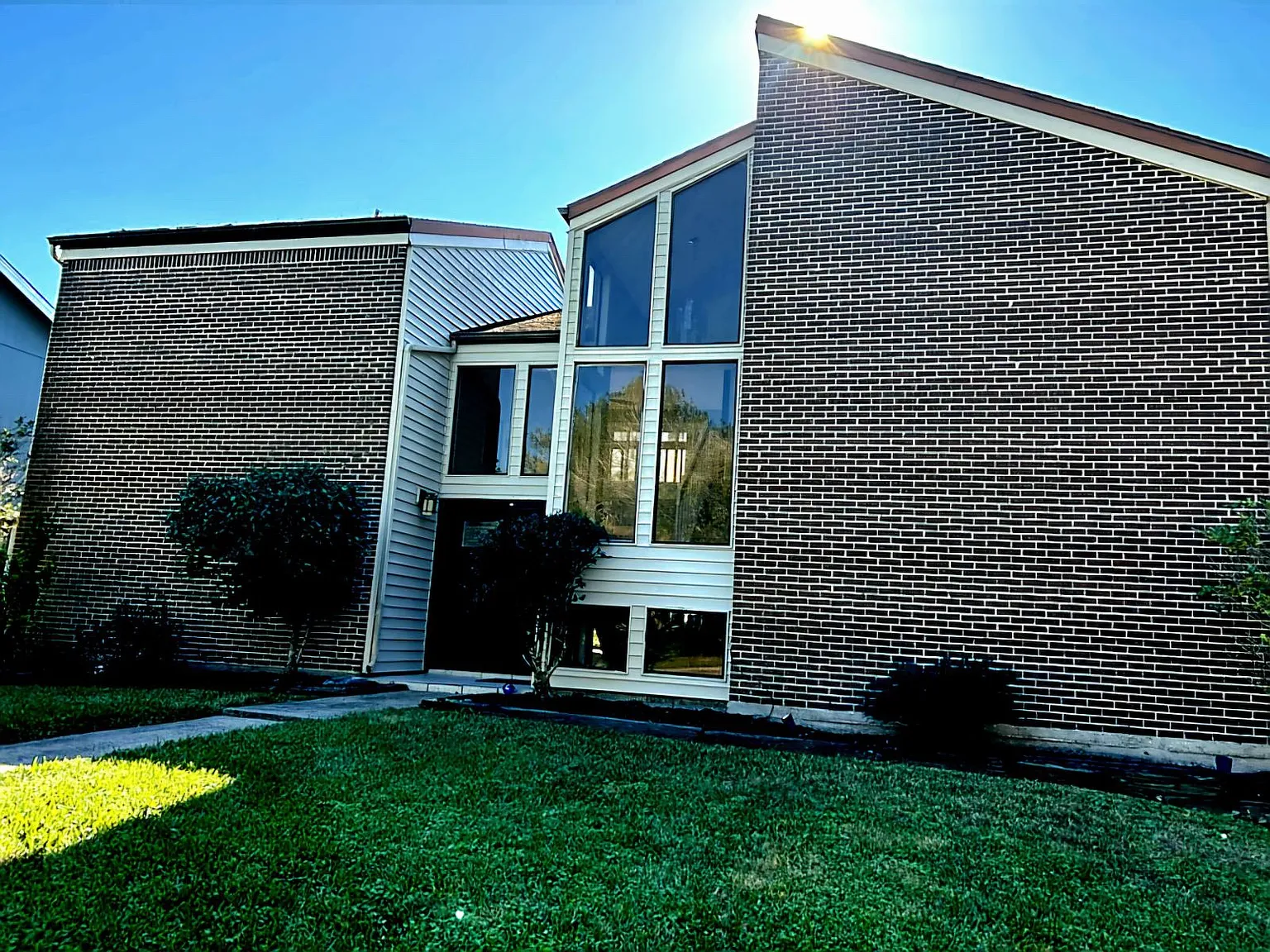 3 bed, 2189 sqft, $7,000 — Photo 1