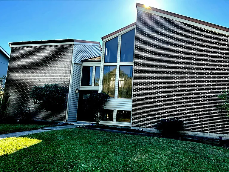 703 Tanglewood Dr — Photo 1