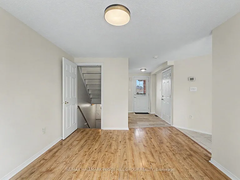 334 Dunsmore Ln — Photo 2