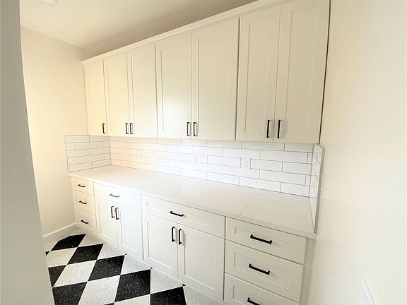 5th image of 2241 Market St #2213A