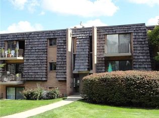1523 Forest Green Dr, Coraopolis, PA 15108