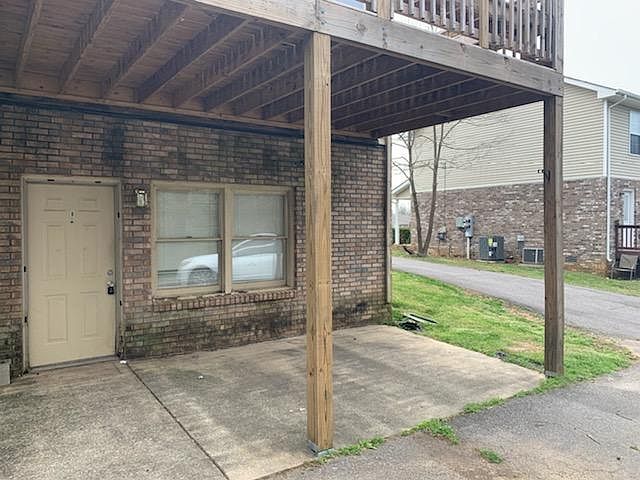 1st image of 550 Hietts Ln APT B